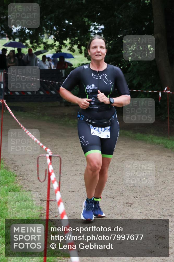 21.06.2025 - 27. Vierlanden-Triathlon Lena Gebhardt http://msf.ph/oto/7997677 15.06.2025 13:55:28 Laufen 202 meine-sportfotos.de