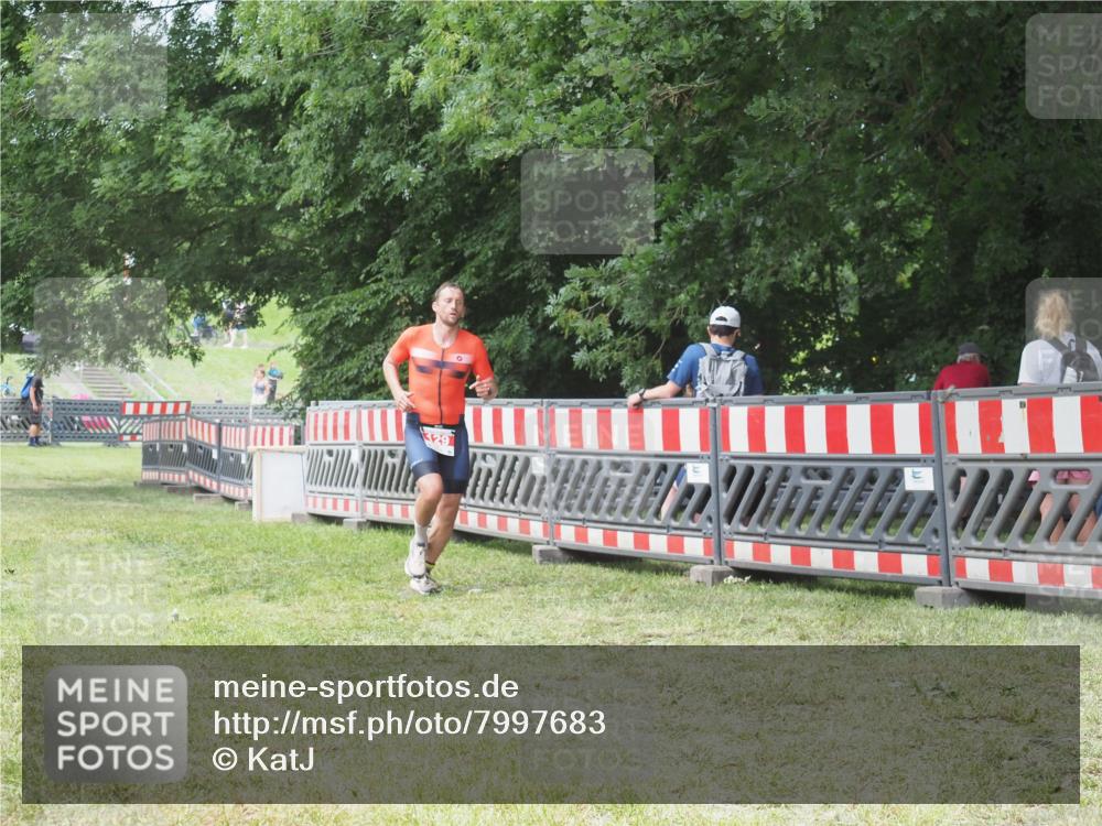 21.06.2025 - 27. Vierlanden-Triathlon KatJ http://msf.ph/oto/7997683 15.06.2025 12:51:13 Ziel 129 meine-sportfotos.de