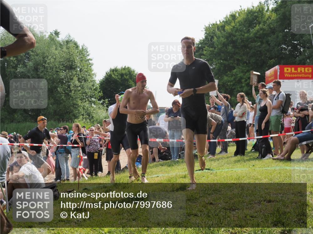 15.06.2025 - 27. Vierlanden-Triathlon KatJ http://msf.ph/oto/7997686 15.06.2025 09:55:56 Schwimmen 280, 283, 300, 303, 308, 310, 312, 322, 331, 338 meine-sportfotos.de