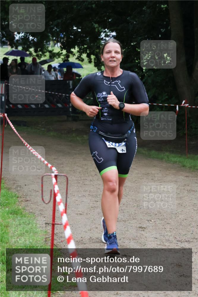 21.06.2025 - 27. Vierlanden-Triathlon Lena Gebhardt http://msf.ph/oto/7997689 15.06.2025 13:55:28 Laufen  meine-sportfotos.de
