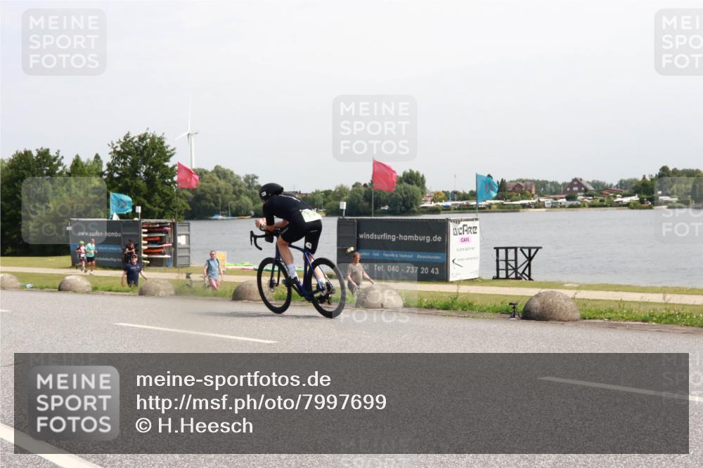 21.06.2025 - 27. Vierlanden-Triathlon H.Heesch http://msf.ph/oto/7997699 15.06.2025 11:33:47 Radfahren 150, 238 meine-sportfotos.de