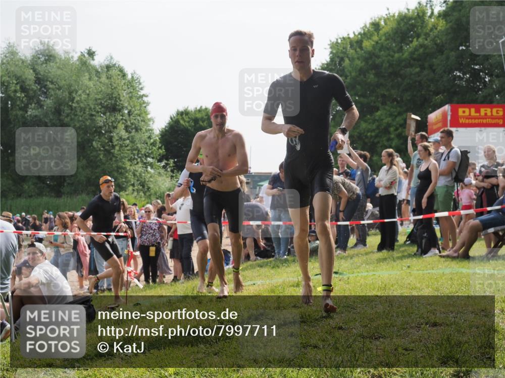 15.06.2025 - 27. Vierlanden-Triathlon KatJ http://msf.ph/oto/7997711 15.06.2025 09:55:57 Schwimmen 280, 283, 300, 303, 308, 310, 312, 322, 331, 338 meine-sportfotos.de