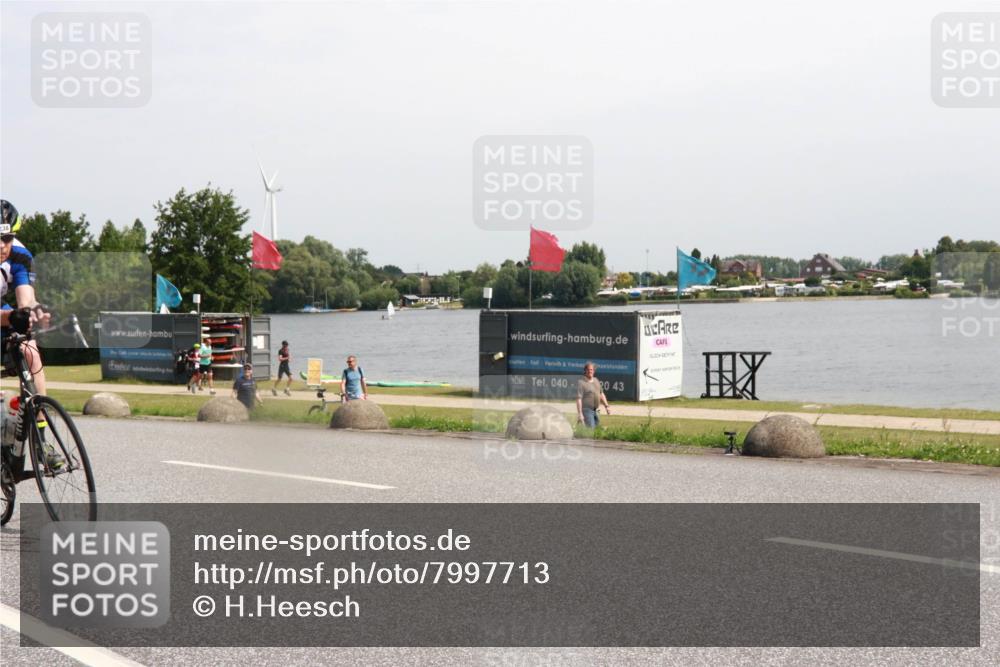 21.06.2025 - 27. Vierlanden-Triathlon H.Heesch http://msf.ph/oto/7997713 15.06.2025 11:33:49 Radfahren 150, 238, 661 meine-sportfotos.de