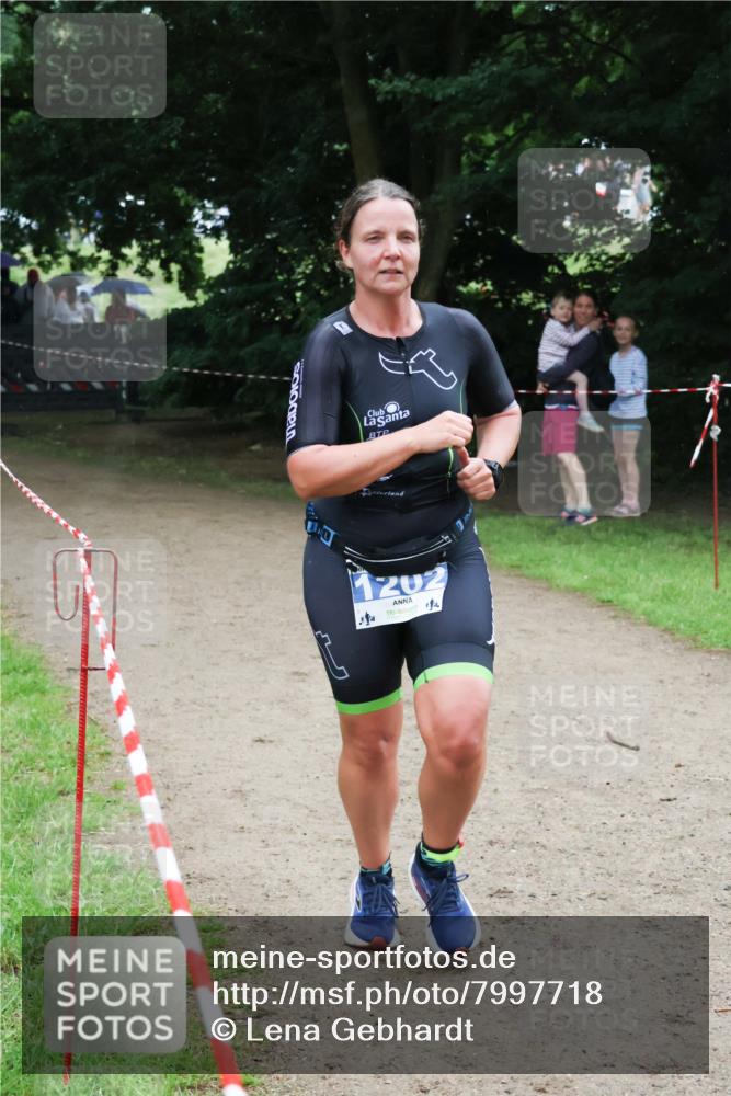 21.06.2025 - 27. Vierlanden-Triathlon Lena Gebhardt http://msf.ph/oto/7997718 15.06.2025 13:55:29 Laufen 1202 meine-sportfotos.de