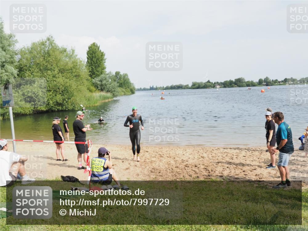 21.06.2025 - 27. Vierlanden-Triathlon MichiJ http://msf.ph/oto/7997729 15.06.2026 09:59:45 Schwimmen 266 meine-sportfotos.de