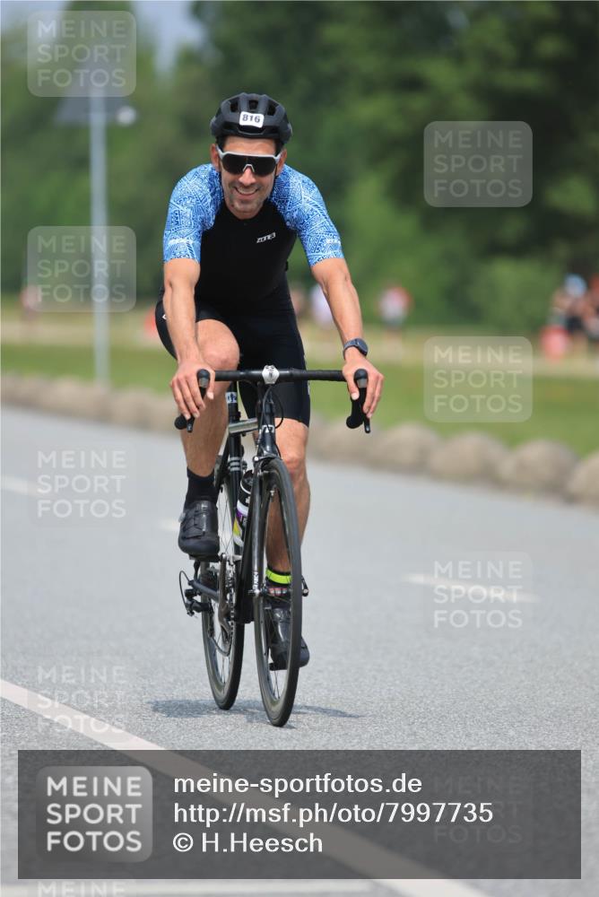 21.06.2025 - 27. Vierlanden-Triathlon H.Heesch http://msf.ph/oto/7997735 15.06.2025 12:25:52 Radfahren 816 meine-sportfotos.de