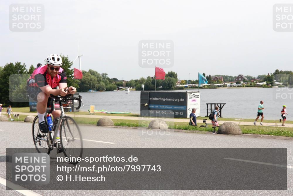 21.06.2025 - 27. Vierlanden-Triathlon H.Heesch http://msf.ph/oto/7997743 15.06.2025 11:33:58 Radfahren 241, 692 meine-sportfotos.de