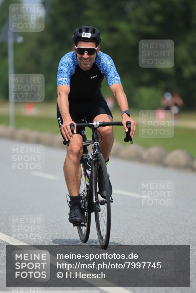 21.06.2025 - 27. Vierlanden-Triathlon H.Heesch http://msf.ph/oto/7997745 15.06.2025 12:25:52 Radfahren 816 meine-sportfotos.de