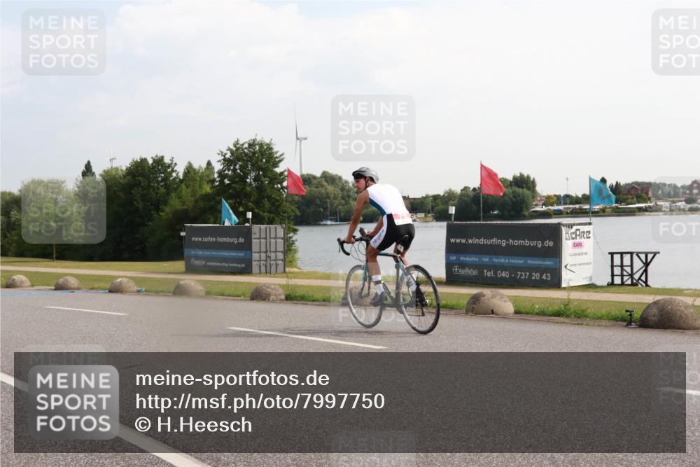 15.06.2025 - 27. Vierlanden-Triathlon H.Heesch http://msf.ph/oto/7997750 15.06.2025 09:40:09 Radfahren 71 meine-sportfotos.de