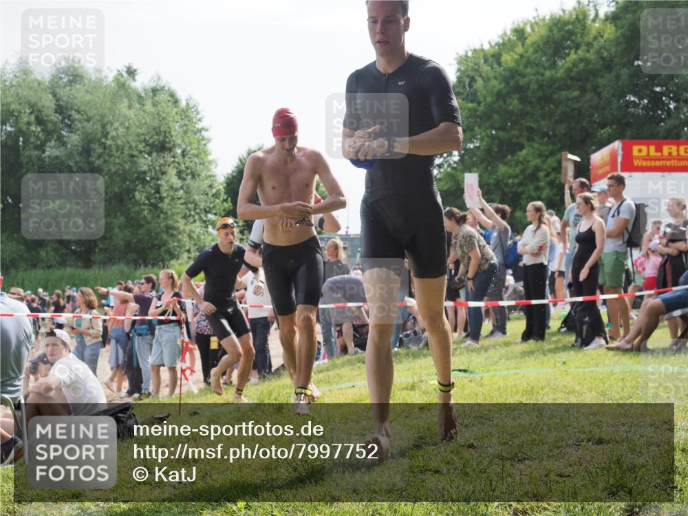 15.06.2025 - 27. Vierlanden-Triathlon KatJ http://msf.ph/oto/7997752 15.06.2025 09:55:57 Schwimmen 280, 283, 300, 303, 308, 310, 312, 322, 331, 338 meine-sportfotos.de