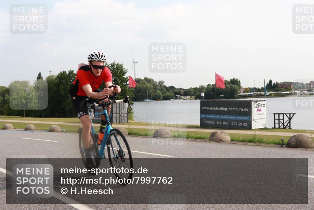 15.06.2025 - 27. Vierlanden-Triathlon H.Heesch http://msf.ph/oto/7997762 15.06.2025 09:40:24 Radfahren 82 meine-sportfotos.de