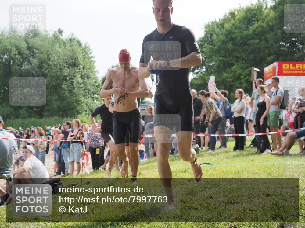 15.06.2025 - 27. Vierlanden-Triathlon KatJ http://msf.ph/oto/7997763 15.06.2025 09:55:57 Schwimmen 280, 283, 300, 303, 308, 310, 312, 322, 331, 338 meine-sportfotos.de