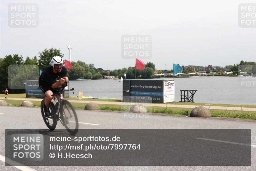 21.06.2025 - 27. Vierlanden-Triathlon H.Heesch http://msf.ph/oto/7997764 15.06.2025 11:34:04 Radfahren 221 meine-sportfotos.de