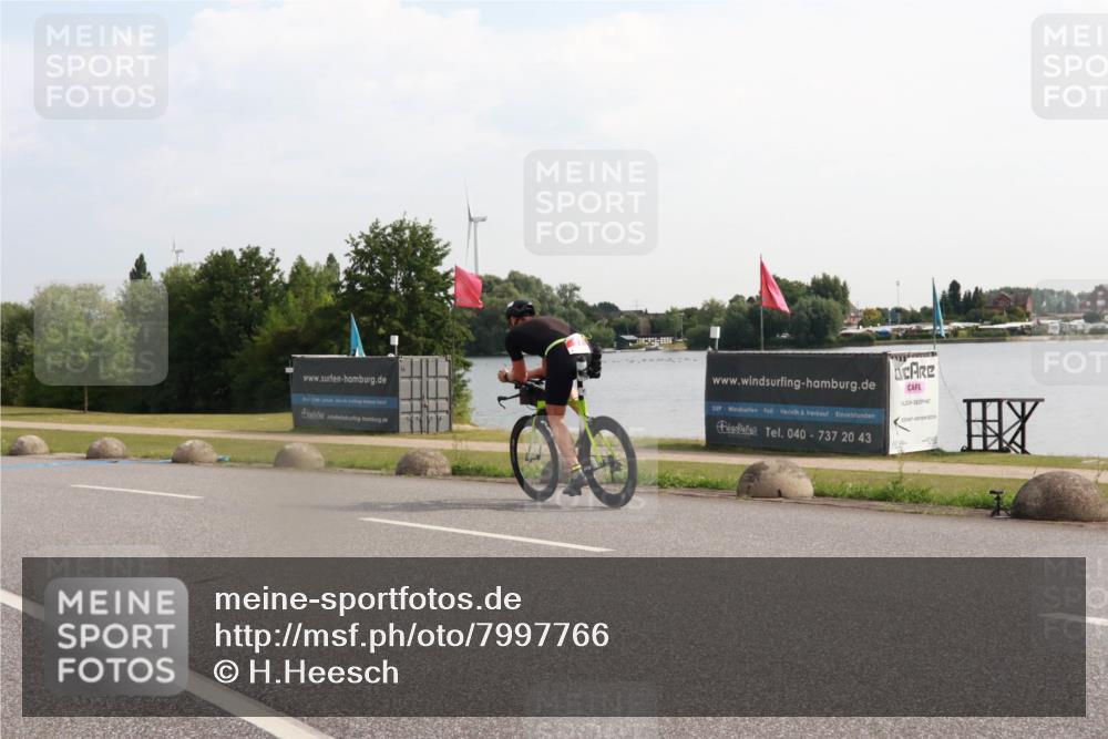 15.06.2025 - 27. Vierlanden-Triathlon H.Heesch http://msf.ph/oto/7997766 15.06.2025 09:40:33 Radfahren 17, 78 meine-sportfotos.de