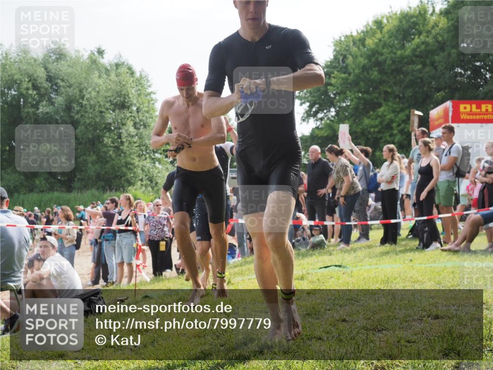 15.06.2025 - 27. Vierlanden-Triathlon KatJ http://msf.ph/oto/7997779 15.06.2025 09:55:57 Schwimmen 280, 283, 300, 303, 308, 310, 312, 322, 331, 338 meine-sportfotos.de