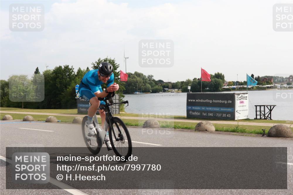 15.06.2025 - 27. Vierlanden-Triathlon H.Heesch http://msf.ph/oto/7997780 15.06.2025 09:40:47 Radfahren 14, 242 meine-sportfotos.de