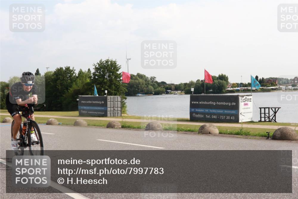 15.06.2025 - 27. Vierlanden-Triathlon H.Heesch http://msf.ph/oto/7997783 15.06.2025 09:41:15 Radfahren 217, 227 meine-sportfotos.de