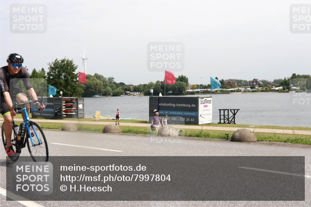 21.06.2025 - 27. Vierlanden-Triathlon H.Heesch http://msf.ph/oto/7997804 15.06.2025 11:34:11 Radfahren 654, 711 meine-sportfotos.de