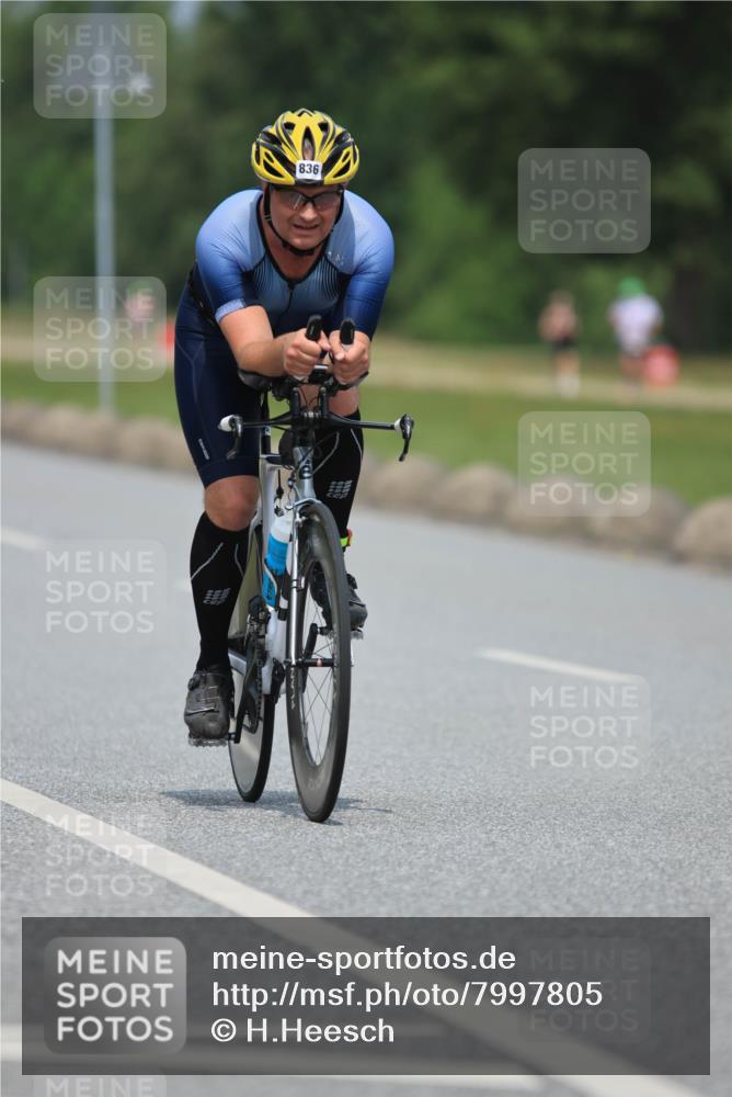 21.06.2025 - 27. Vierlanden-Triathlon H.Heesch http://msf.ph/oto/7997805 15.06.2025 12:26:00 Radfahren 731, 836 meine-sportfotos.de