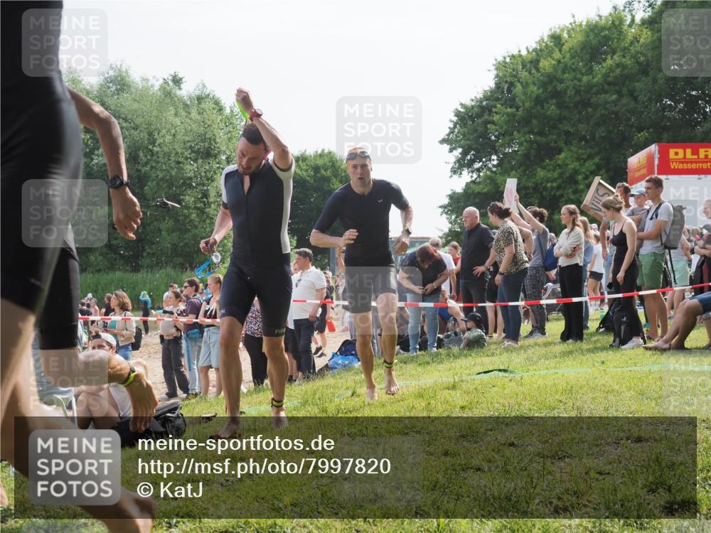 15.06.2025 - 27. Vierlanden-Triathlon KatJ http://msf.ph/oto/7997820 15.06.2025 09:55:58 Schwimmen 280, 283, 303, 308, 310, 312, 322, 331, 338 meine-sportfotos.de