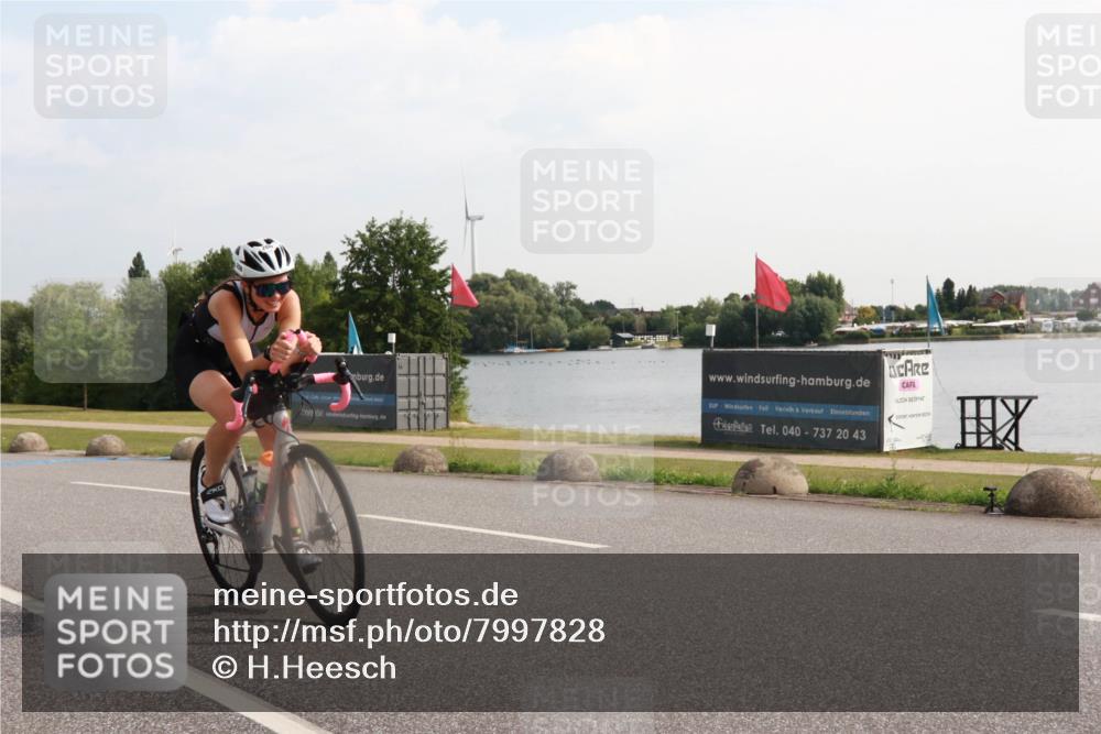 15.06.2025 - 27. Vierlanden-Triathlon H.Heesch http://msf.ph/oto/7997828 15.06.2025 09:42:02 Radfahren 206, 234 meine-sportfotos.de