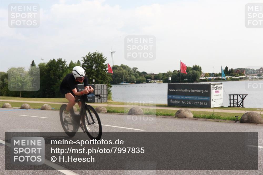 15.06.2025 - 27. Vierlanden-Triathlon H.Heesch http://msf.ph/oto/7997835 15.06.2025 09:42:05 Radfahren 206, 234, 246 meine-sportfotos.de