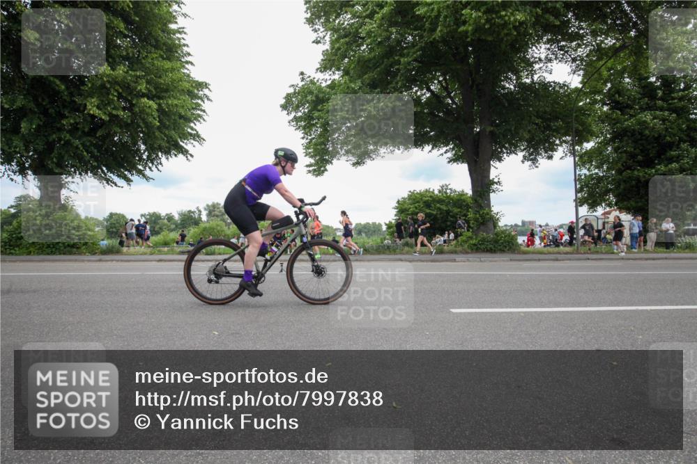 15.06.2025 - 7 Türme Triathlon Yannick Fuchs http://msf.ph/oto/7997838 15.06.2025 13:52:53 Radfahren 946, 985, 1035, 1115 meine-sportfotos.de
