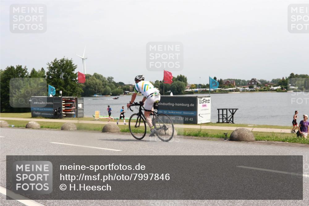 21.06.2025 - 27. Vierlanden-Triathlon H.Heesch http://msf.ph/oto/7997846 15.06.2025 11:34:18 Radfahren 685 meine-sportfotos.de