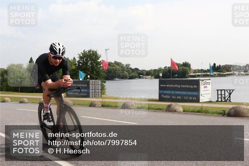 15.06.2025 - 27. Vierlanden-Triathlon H.Heesch http://msf.ph/oto/7997854 15.06.2025 09:42:21 Radfahren 50, 83, 158 meine-sportfotos.de