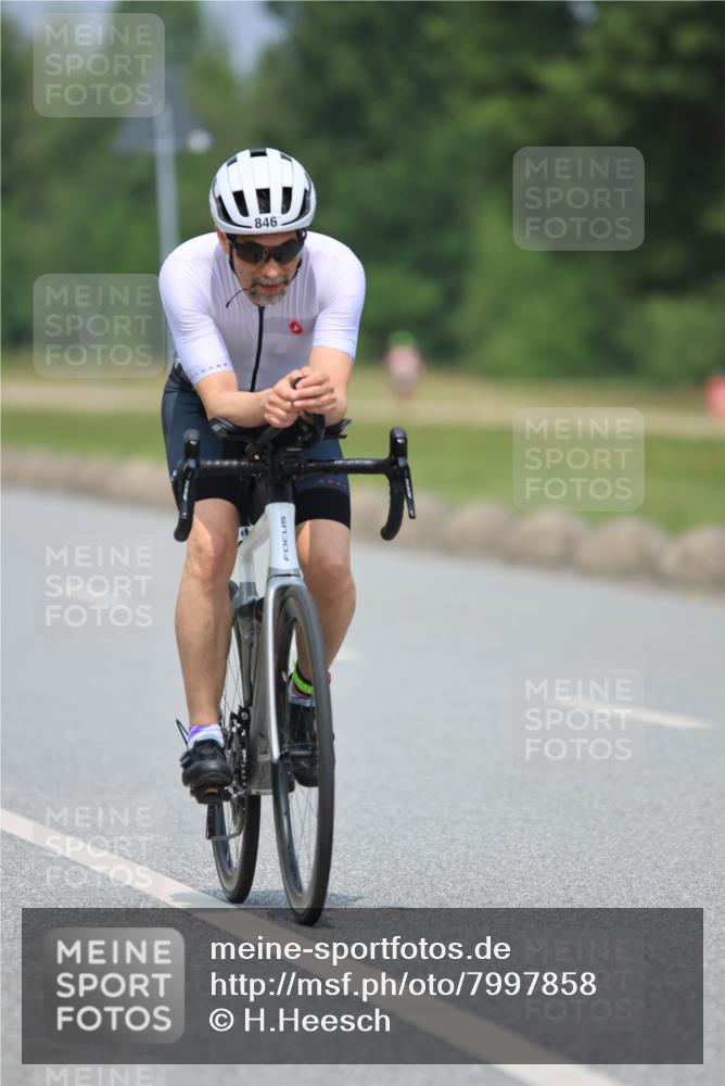 21.06.2025 - 27. Vierlanden-Triathlon H.Heesch http://msf.ph/oto/7997858 15.06.2025 12:26:11 Radfahren 731, 846 meine-sportfotos.de