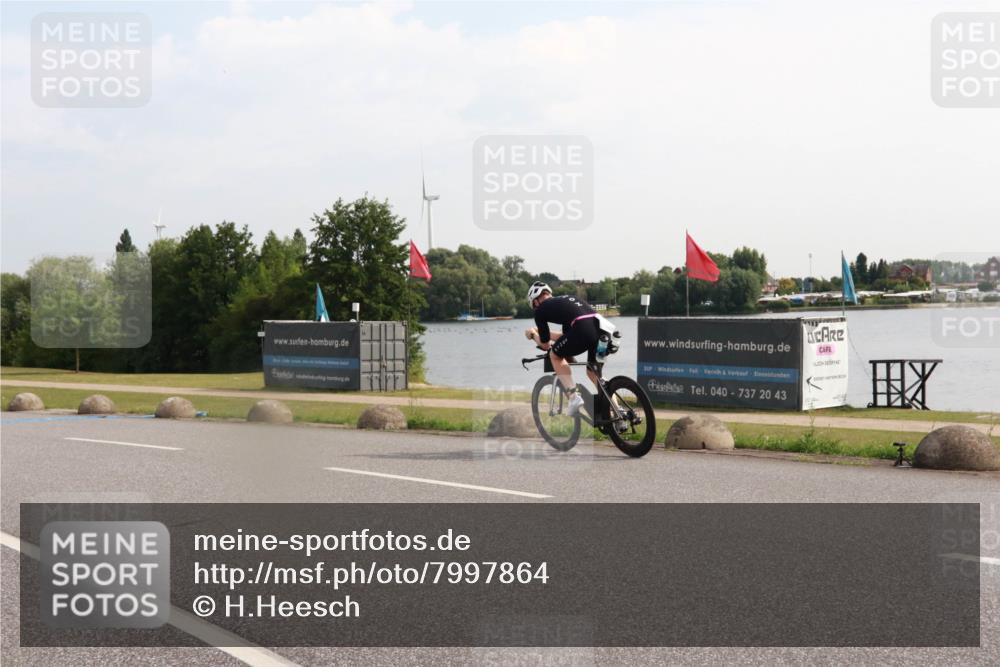 15.06.2025 - 27. Vierlanden-Triathlon H.Heesch http://msf.ph/oto/7997864 15.06.2025 09:42:27 Radfahren 10, 60 meine-sportfotos.de