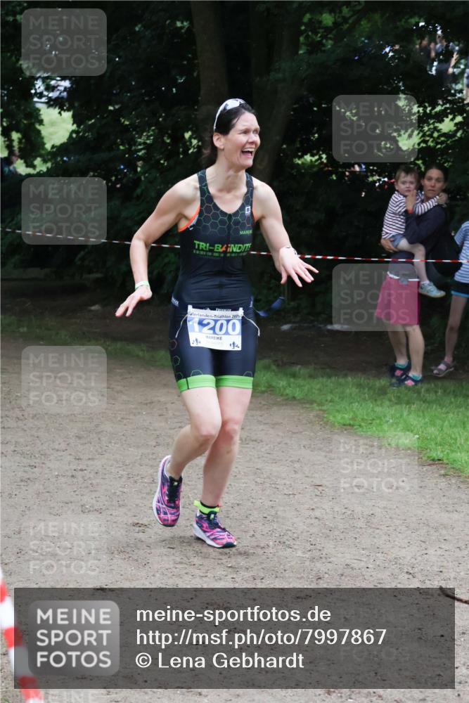 21.06.2025 - 27. Vierlanden-Triathlon Lena Gebhardt http://msf.ph/oto/7997867 15.06.2025 13:55:44 Laufen 202, 1200 meine-sportfotos.de