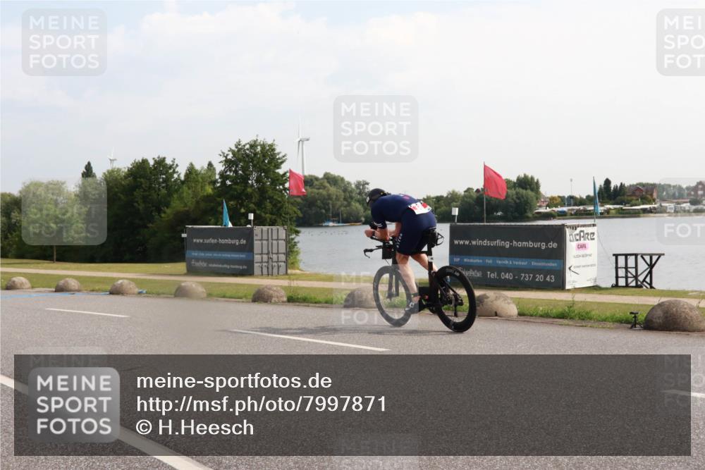 15.06.2025 - 27. Vierlanden-Triathlon H.Heesch http://msf.ph/oto/7997871 15.06.2025 09:42:39 Radfahren 46 meine-sportfotos.de