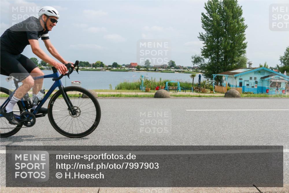 21.06.2025 - 27. Vierlanden-Triathlon H.Heesch http://msf.ph/oto/7997903 15.06.2025 12:28:06 Radfahren 845, 857, 892 meine-sportfotos.de
