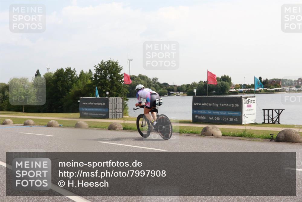 15.06.2025 - 27. Vierlanden-Triathlon H.Heesch http://msf.ph/oto/7997908 15.06.2025 09:43:00 Radfahren 196 meine-sportfotos.de