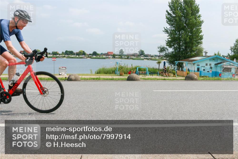 21.06.2025 - 27. Vierlanden-Triathlon H.Heesch http://msf.ph/oto/7997914 15.06.2025 12:28:09 Radfahren 845, 857, 892 meine-sportfotos.de
