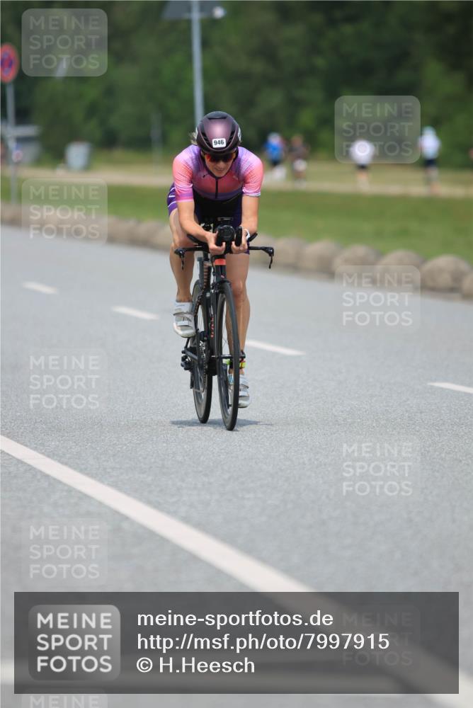 21.06.2025 - 27. Vierlanden-Triathlon H.Heesch http://msf.ph/oto/7997915 15.06.2025 12:26:34 Radfahren 663, 946 meine-sportfotos.de