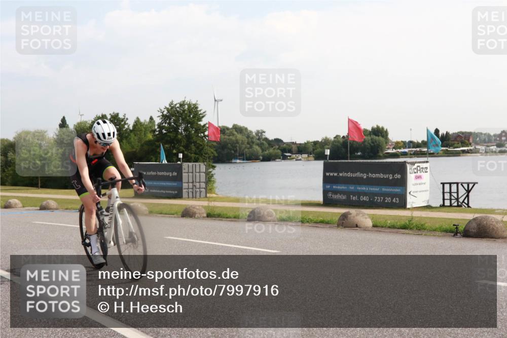 15.06.2025 - 27. Vierlanden-Triathlon H.Heesch http://msf.ph/oto/7997916 15.06.2025 09:43:04 Radfahren 196, 220 meine-sportfotos.de