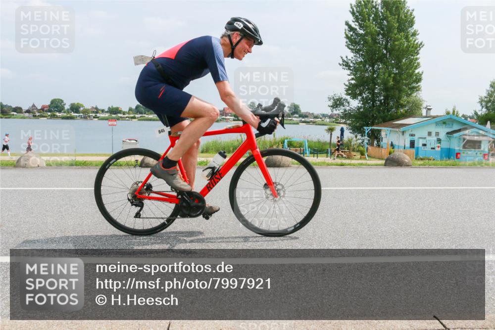 21.06.2025 - 27. Vierlanden-Triathlon H.Heesch http://msf.ph/oto/7997921 15.06.2025 12:28:09 Radfahren 845, 857, 892 meine-sportfotos.de