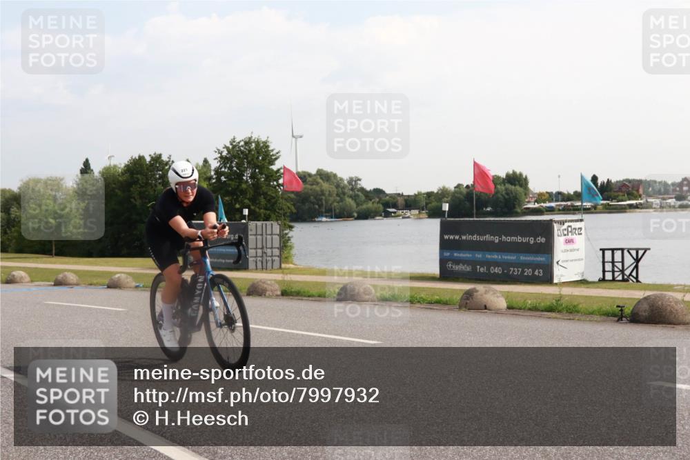 15.06.2025 - 27. Vierlanden-Triathlon H.Heesch http://msf.ph/oto/7997932 15.06.2025 09:43:27 Radfahren 221 meine-sportfotos.de