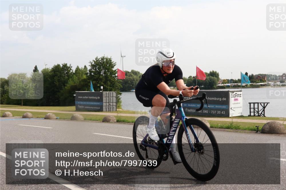 15.06.2025 - 27. Vierlanden-Triathlon H.Heesch http://msf.ph/oto/7997939 15.06.2025 09:43:27 Radfahren 221 meine-sportfotos.de