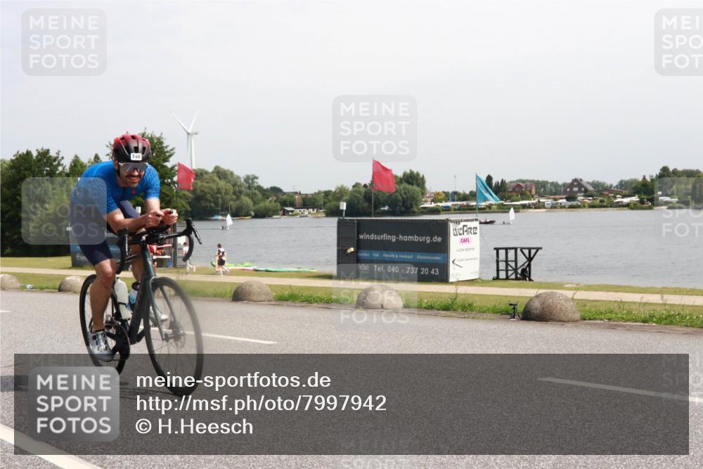 21.06.2025 - 27. Vierlanden-Triathlon H.Heesch http://msf.ph/oto/7997942 15.06.2025 11:34:39 Radfahren 250, 740, 935 meine-sportfotos.de