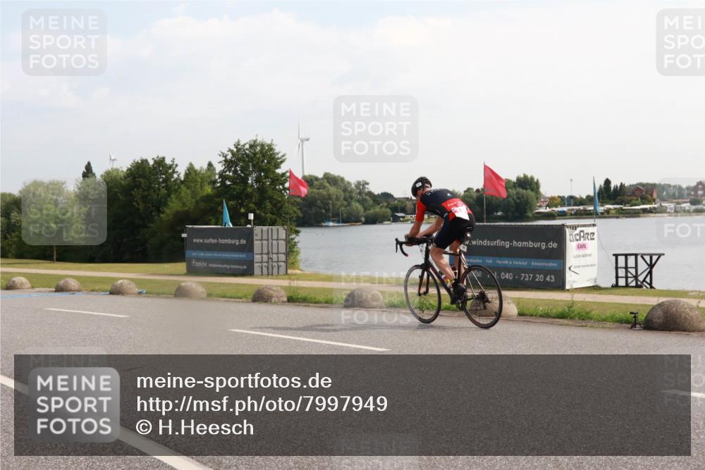 15.06.2025 - 27. Vierlanden-Triathlon H.Heesch http://msf.ph/oto/7997949 15.06.2025 09:43:52 Radfahren 157 meine-sportfotos.de