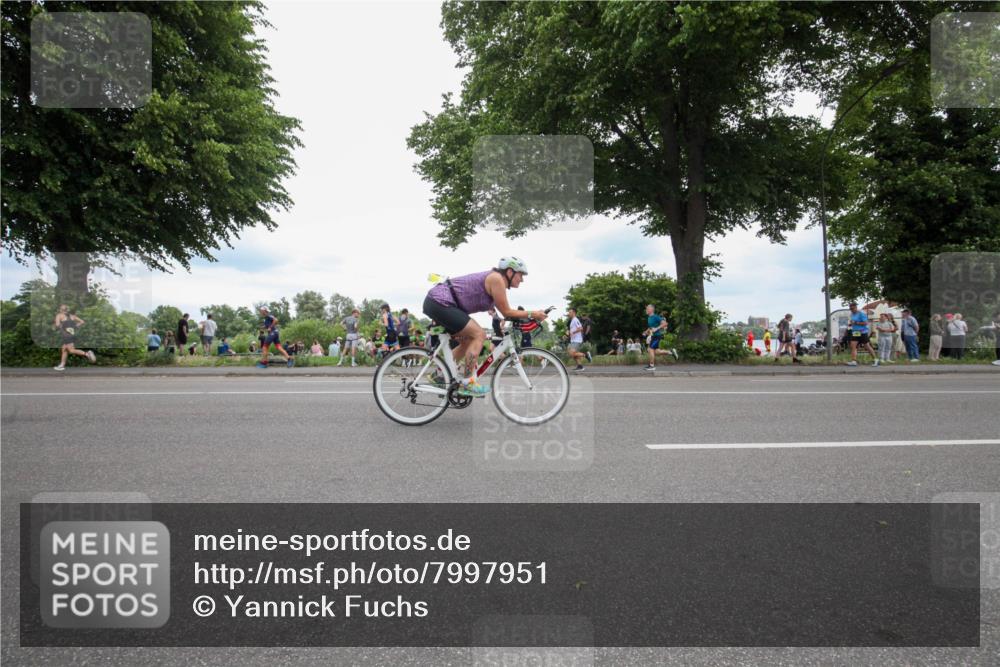 15.06.2025 - 7 Türme Triathlon Yannick Fuchs http://msf.ph/oto/7997951 15.06.2025 13:53:17 Radfahren 748, 800, 819, 1194 meine-sportfotos.de