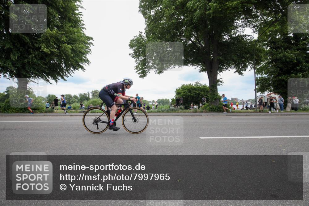 15.06.2025 - 7 Türme Triathlon Yannick Fuchs http://msf.ph/oto/7997965 15.06.2025 13:53:18 Radfahren 748, 800, 819, 1194 meine-sportfotos.de
