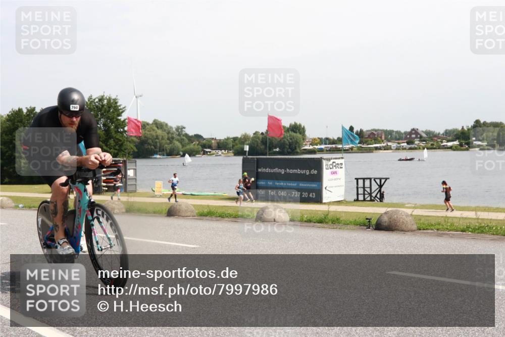 21.06.2025 - 27. Vierlanden-Triathlon H.Heesch http://msf.ph/oto/7997986 15.06.2025 11:34:51 Radfahren 707, 760 meine-sportfotos.de