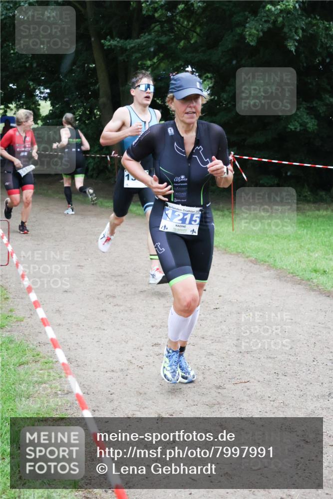 21.06.2025 - 27. Vierlanden-Triathlon Lena Gebhardt http://msf.ph/oto/7997991 15.06.2025 13:55:55 Laufen 118, 202, 215, 4 meine-sportfotos.de