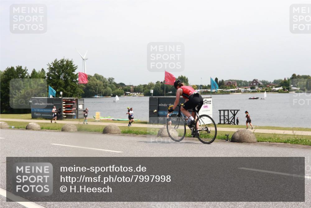 21.06.2025 - 27. Vierlanden-Triathlon H.Heesch http://msf.ph/oto/7997998 15.06.2025 11:34:52 Radfahren 707, 760, 894 meine-sportfotos.de