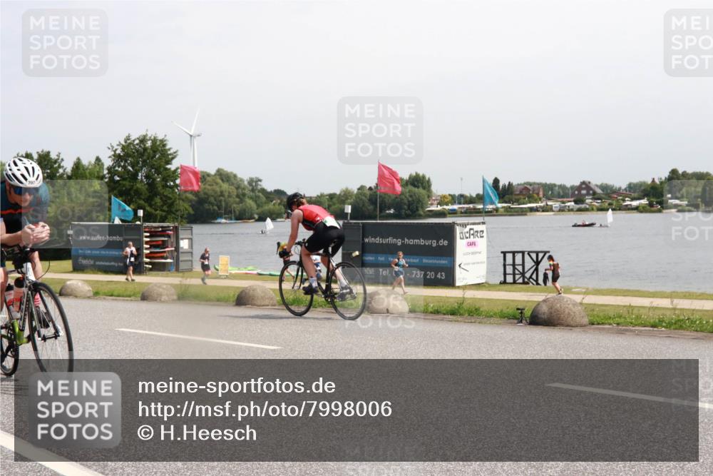 21.06.2025 - 27. Vierlanden-Triathlon H.Heesch http://msf.ph/oto/7998006 15.06.2025 11:34:52 Radfahren 707, 760, 894 meine-sportfotos.de