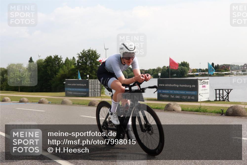 15.06.2025 - 27. Vierlanden-Triathlon H.Heesch http://msf.ph/oto/7998015 15.06.2025 09:44:23 Radfahren 41, 113, 168, 200 meine-sportfotos.de